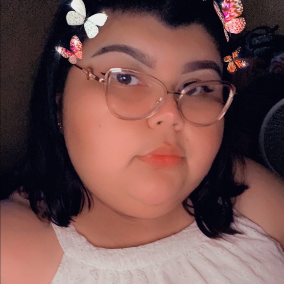 Meet your Posher, Caroline - Picture 1 of 1